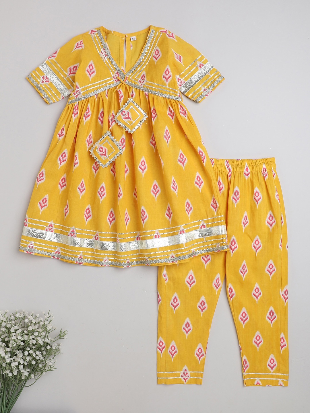 

The Magic Wand Girls Ethnic Motifs Printed Gotta Patti Pure Cotton Kurta With Trousers, Yellow