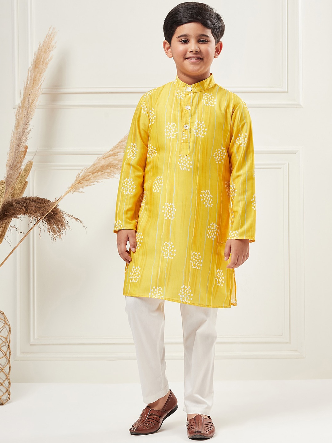 

Stylo Bug Boys Bandhani Printed Regular Band Collar Kurta With Trousers, Yellow