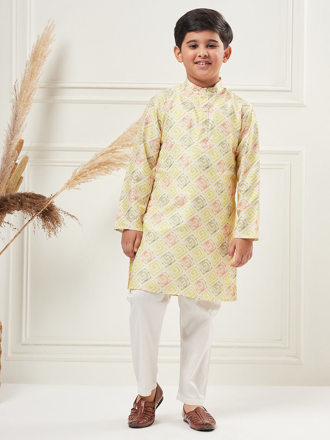 

Stylo Bug Boys Printed Regular Kurta with Trousers, Green