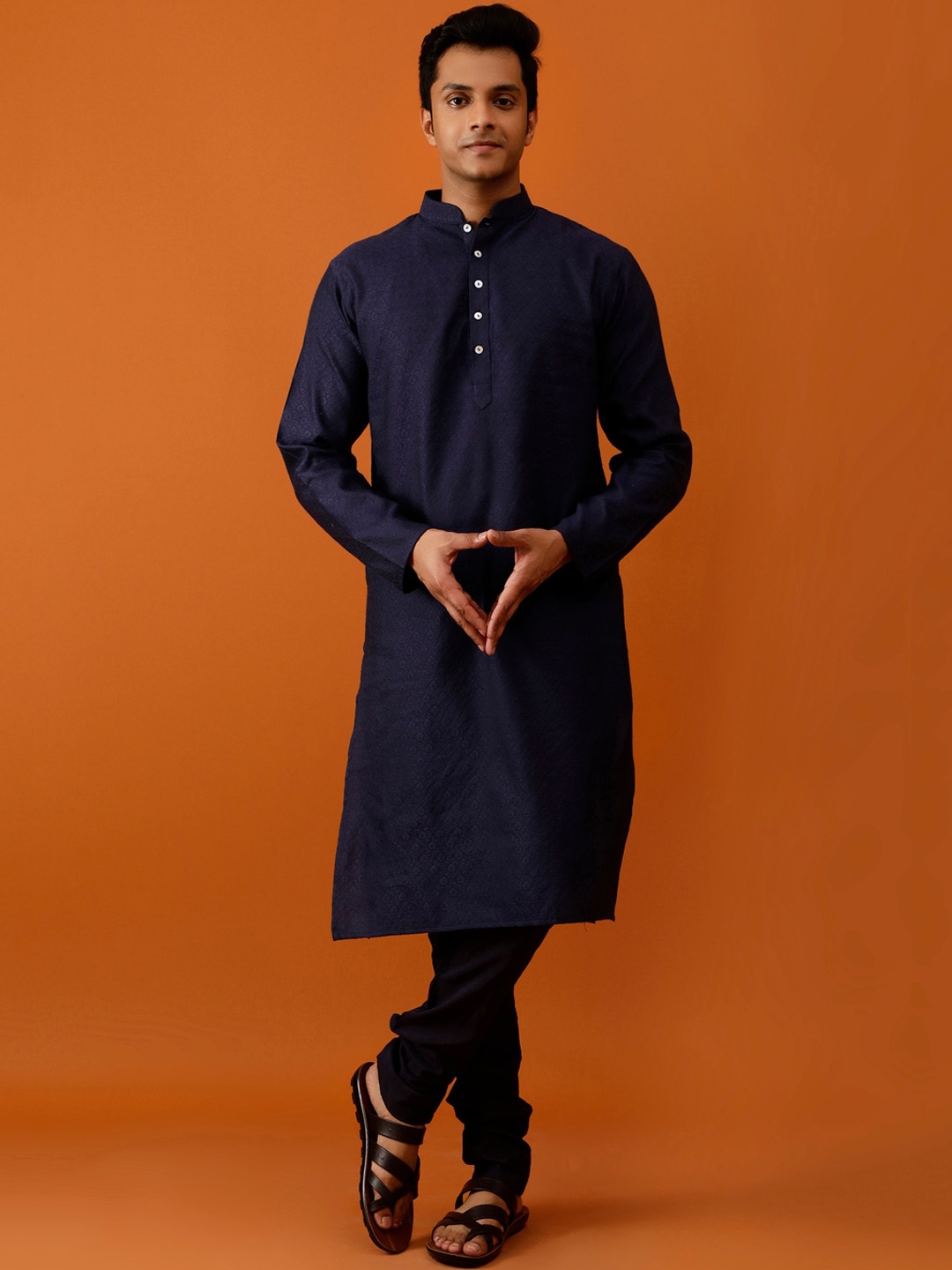 

Streaks & Crosses Ethnic Motifs Woven Design Regular Kurta with Churidar, Navy blue