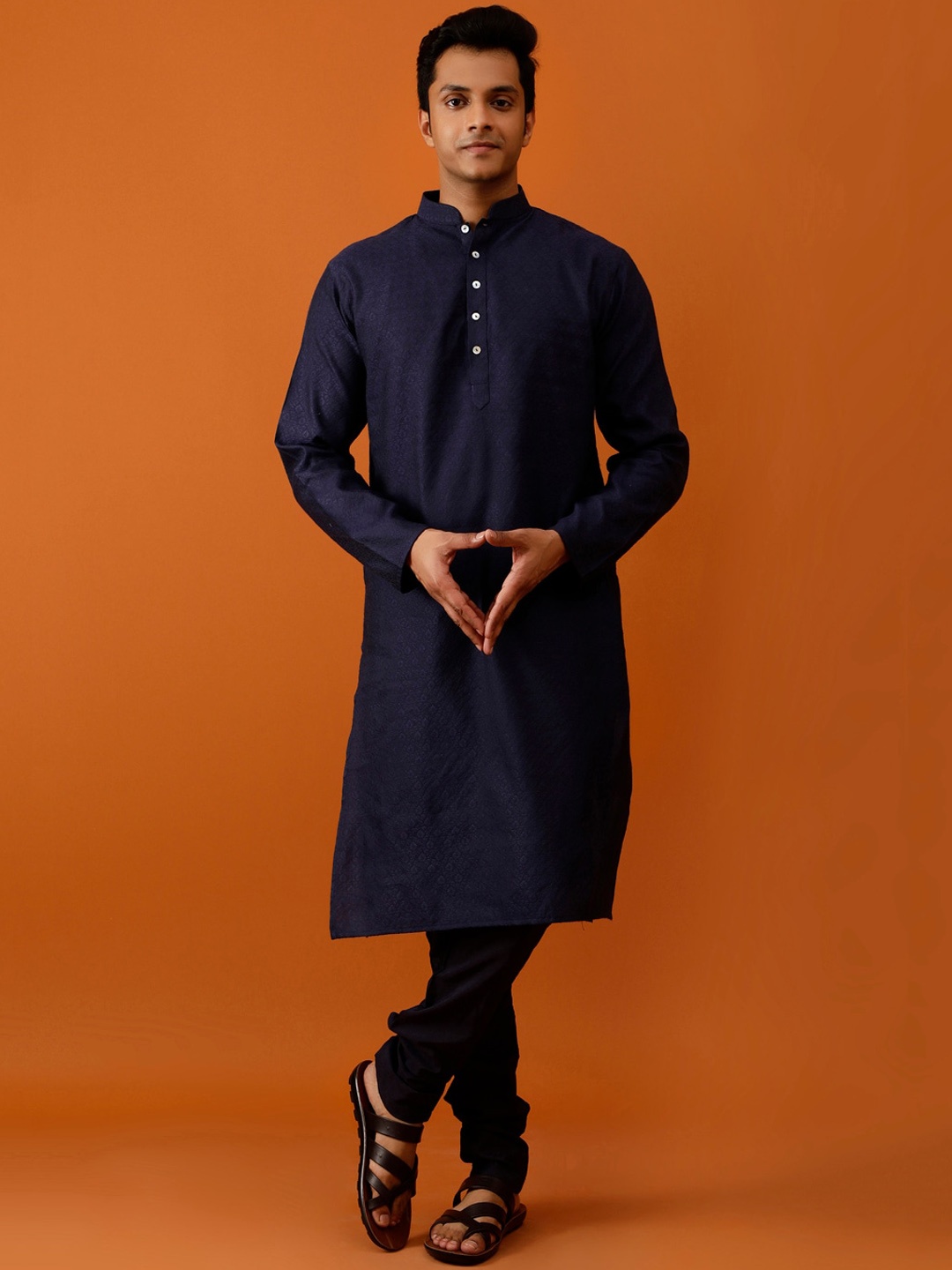 

Streaks & Crosses Ethnic Motifs Woven Design Mandarin Collar Straight Kurta with Churidar, Navy blue