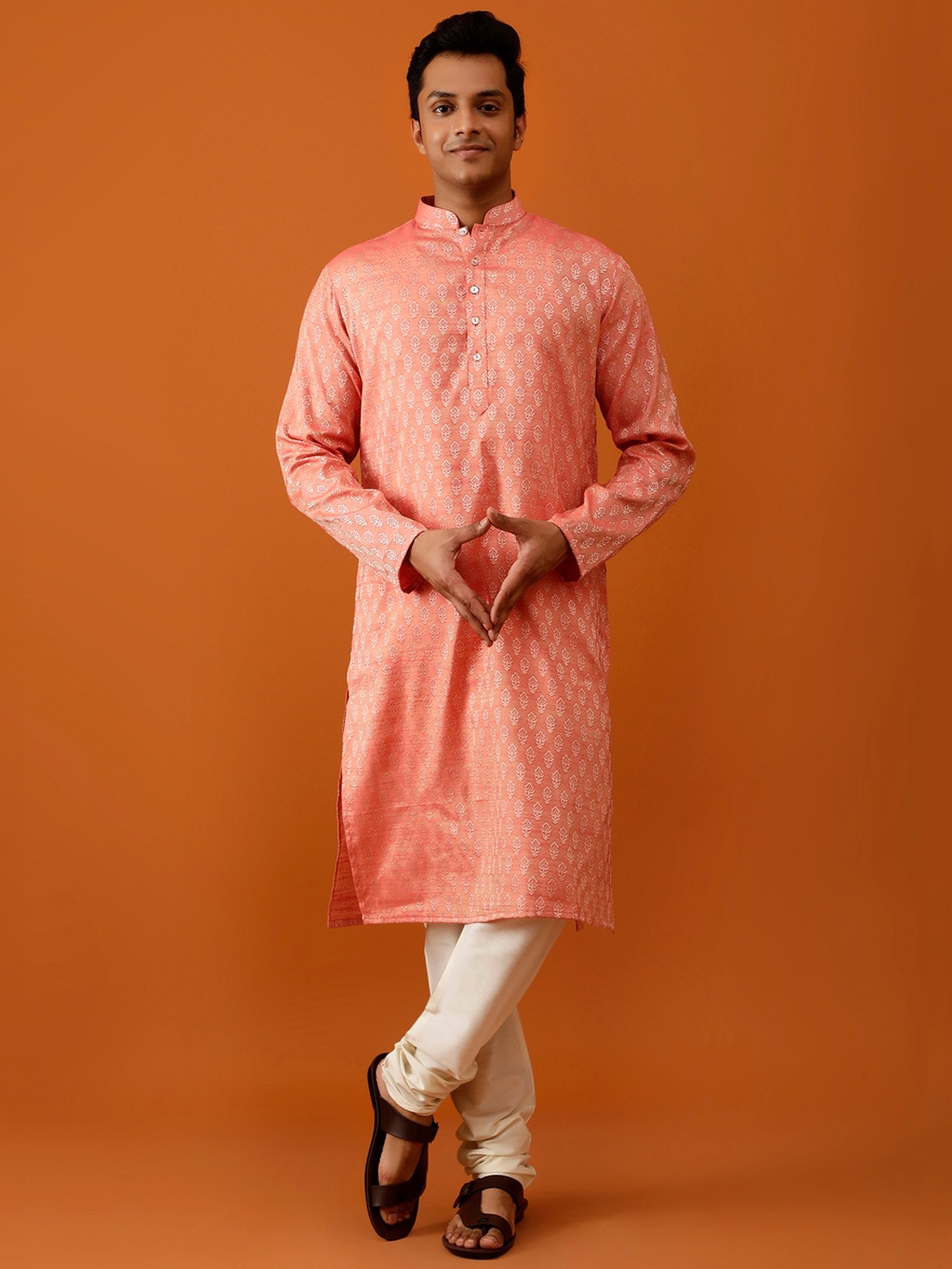 

Streaks & Crosses Ethnic Motifs Printed Kurta with Churidar, Peach