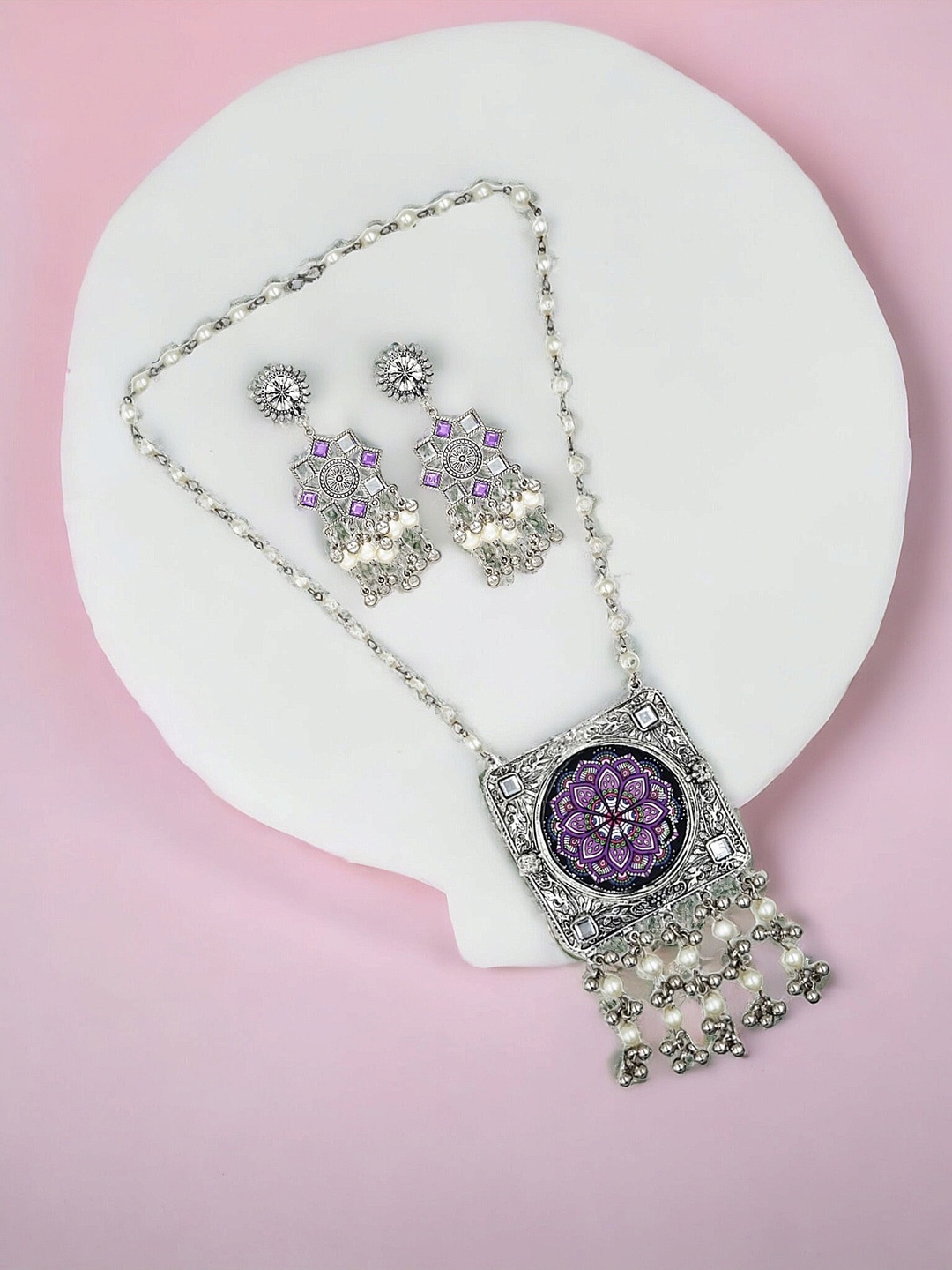 

Sangria Silver-Plated Kundan-Studded & Beaded Jewellery Set