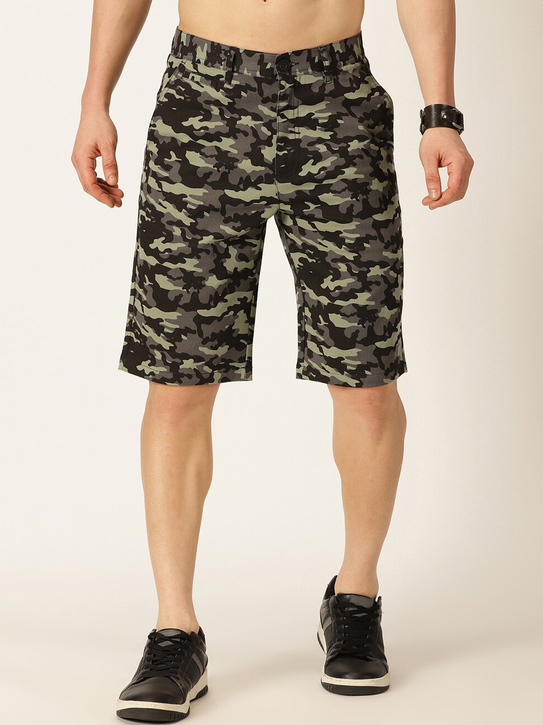 

HERE&NOW Men Camouflage Printed Mid-Rise Slim Fit Shorts, Olive