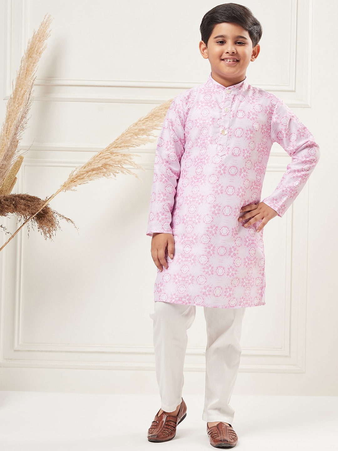 

Stylo Bug Boys Geometric Printed Mandarin Collar Kurta With Pyjamas, Purple
