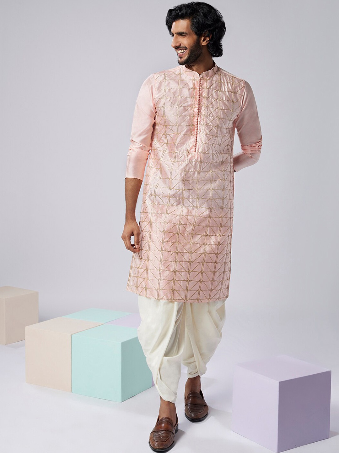 

KISAH Geometric Embroidered Mandarin Collar Kurta, Pink