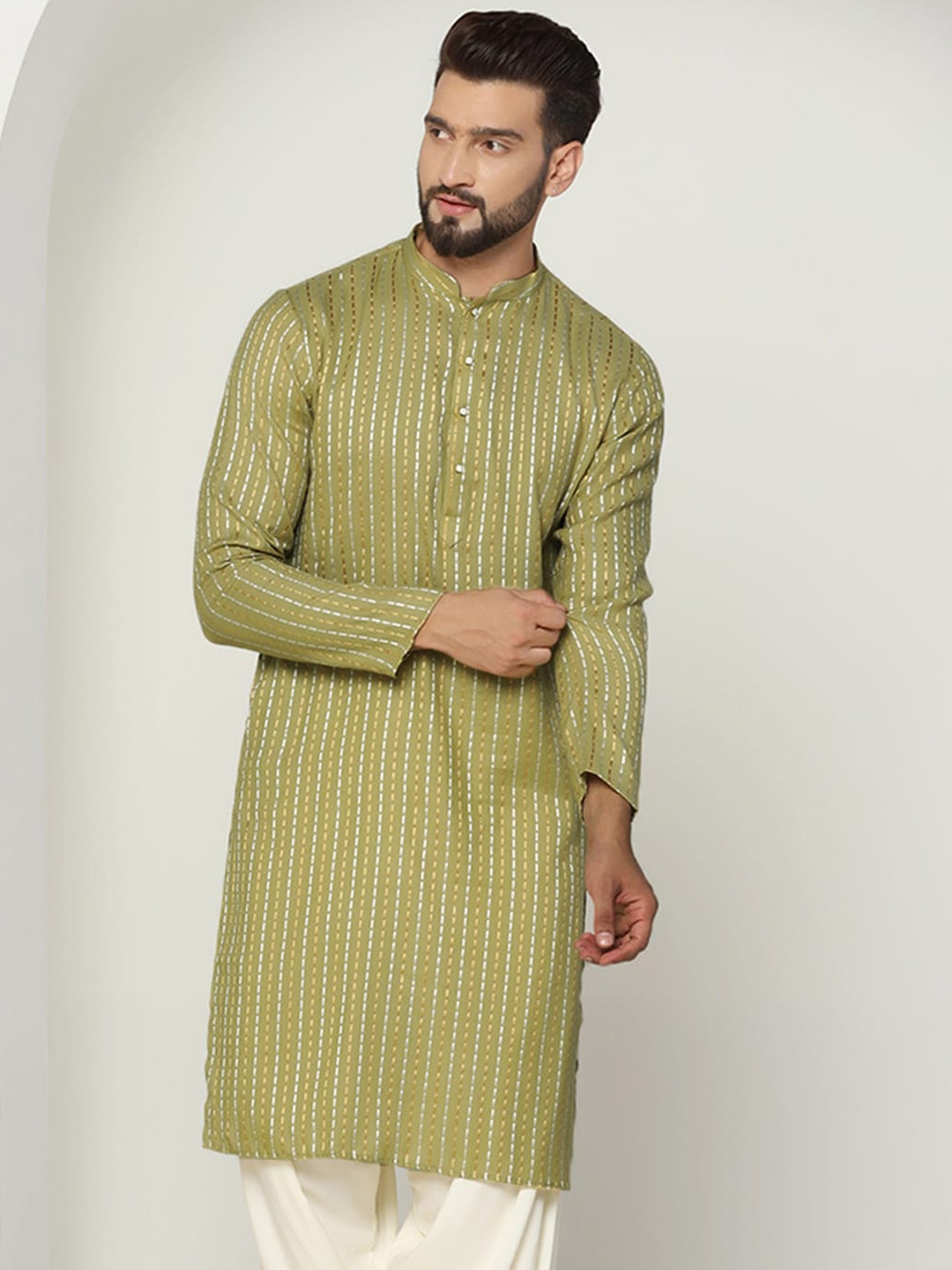 

KISAH Mandarin Collar Thread Work Kurta, Olive