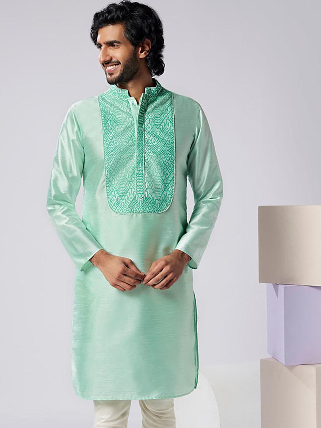 

KISAH Geometric Embroidered Mandarin Collar Kurta, Sea green