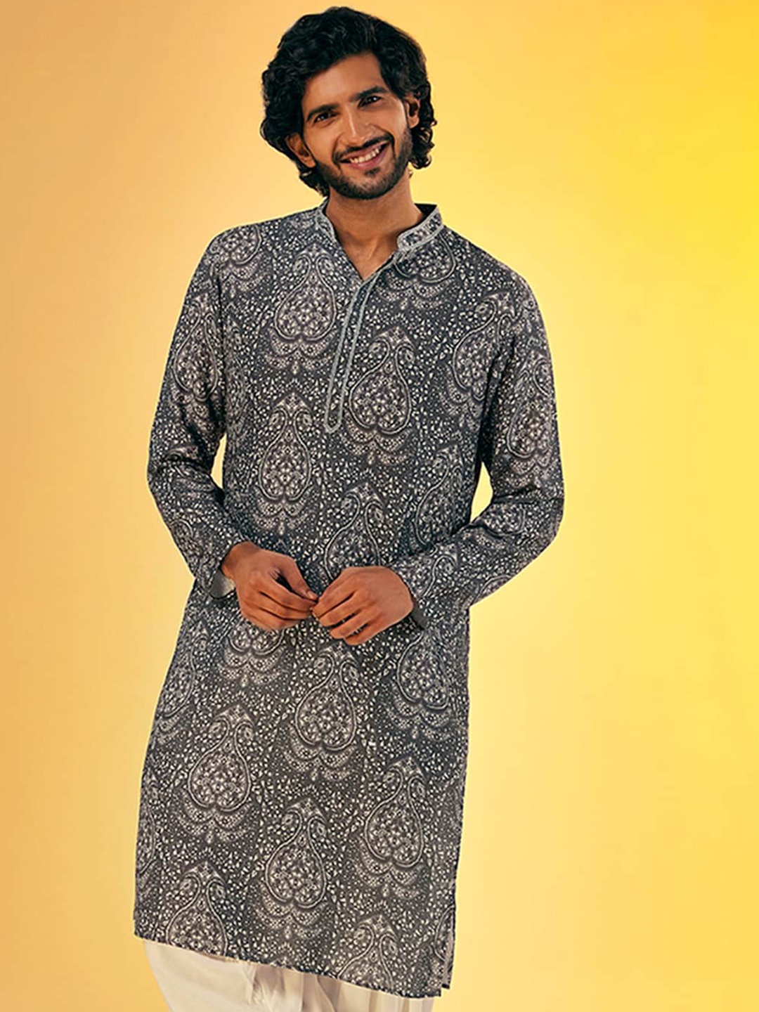 

KISAH Ethnic Motifs Printed Mandarin Collar Kurta, Black