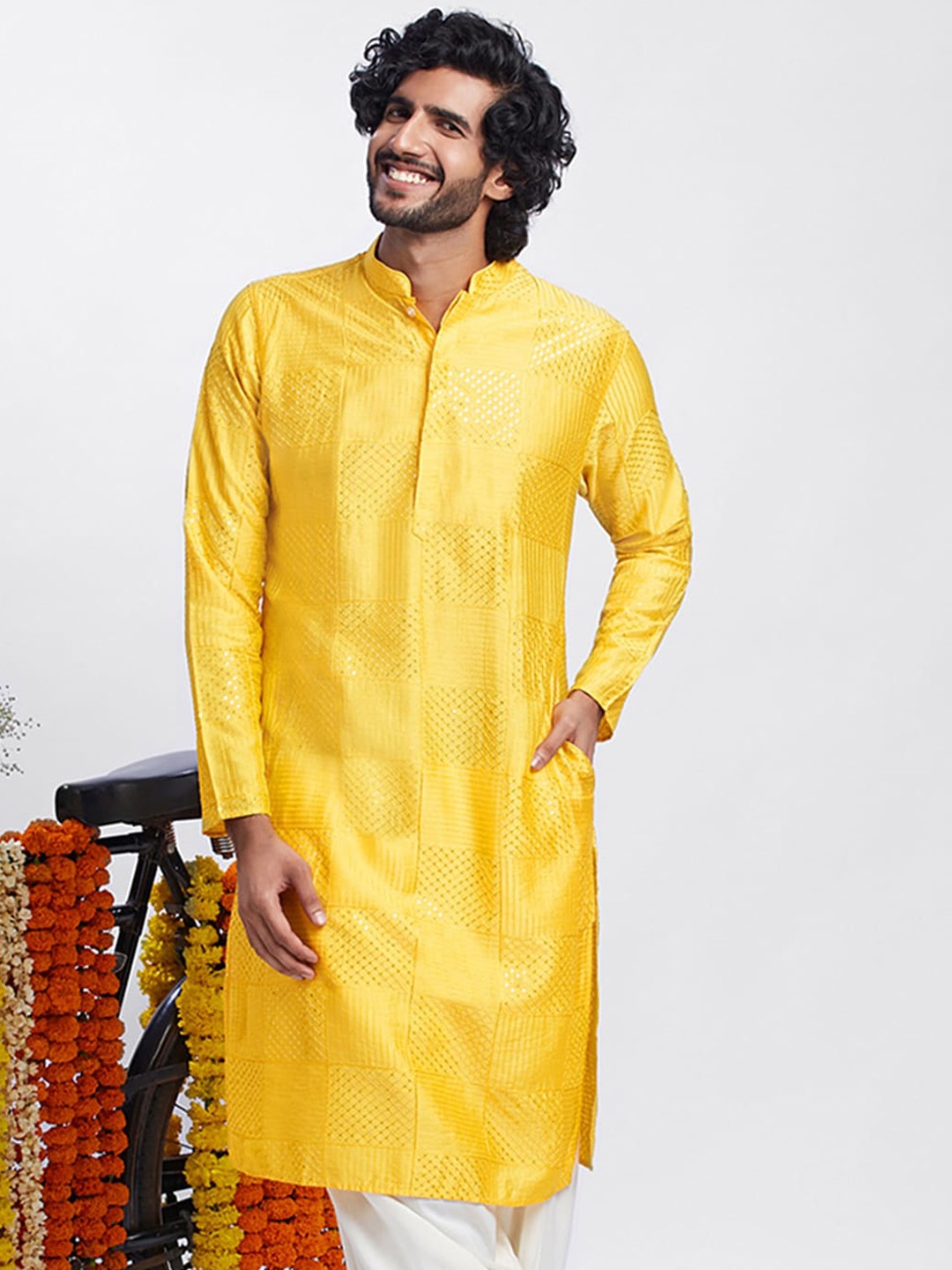 

KISAH Embellished Mandarin Collar Straight Kurta, Yellow