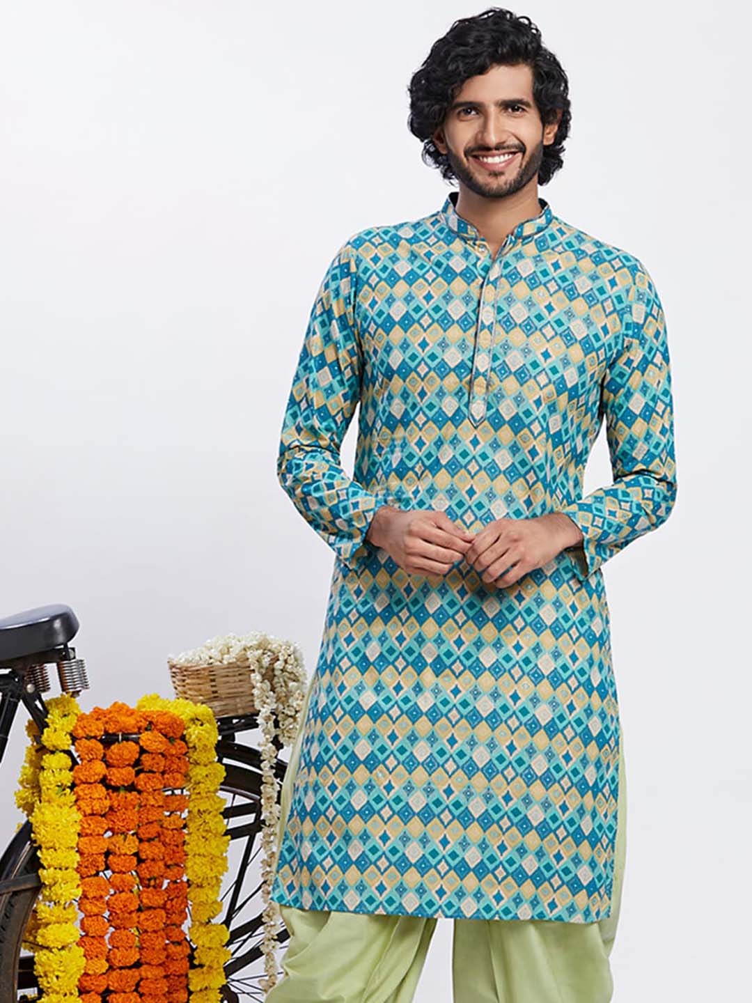 

KISAH Geometric Printed Mandarin Collar Kurta, Blue