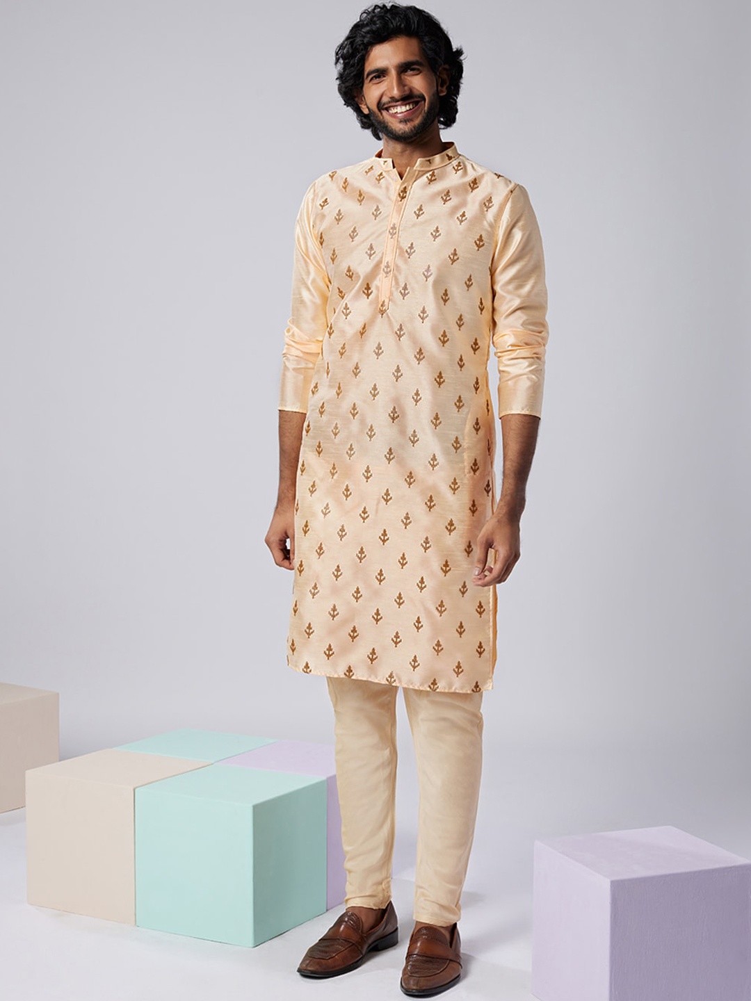 

KISAH Ethnic Motifs Embroidered Mandarin Collar Regular Kurta, Nude