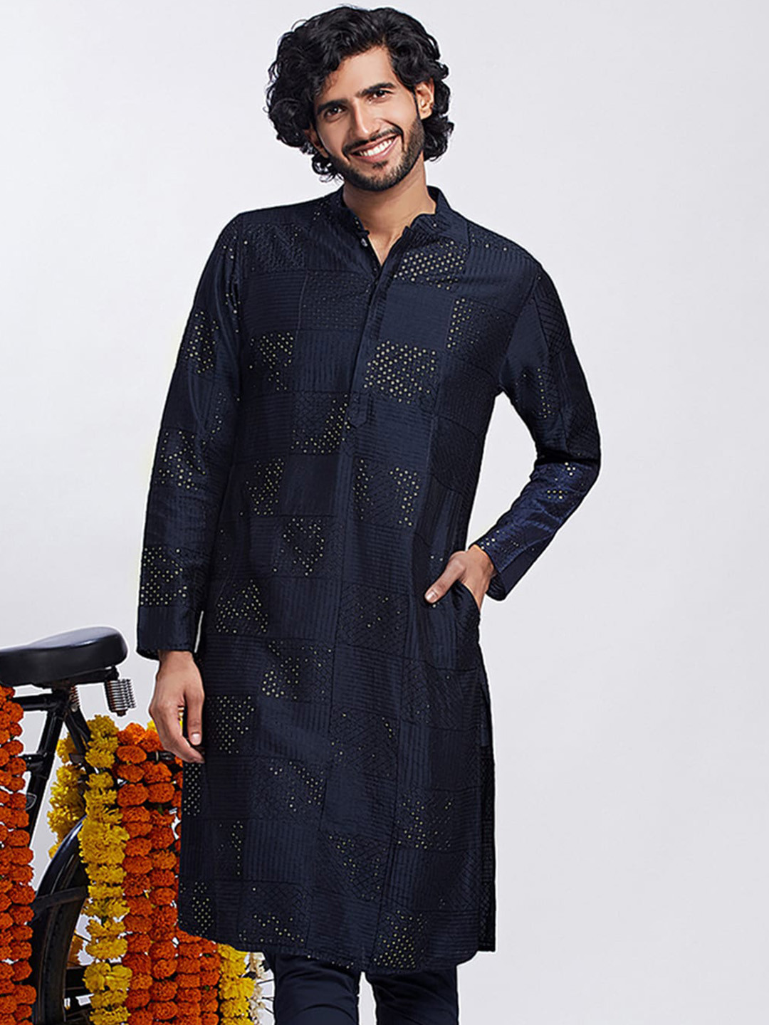

KISAH Men Solid Textured Regular Fit Abstract Print Kurta, Navy blue