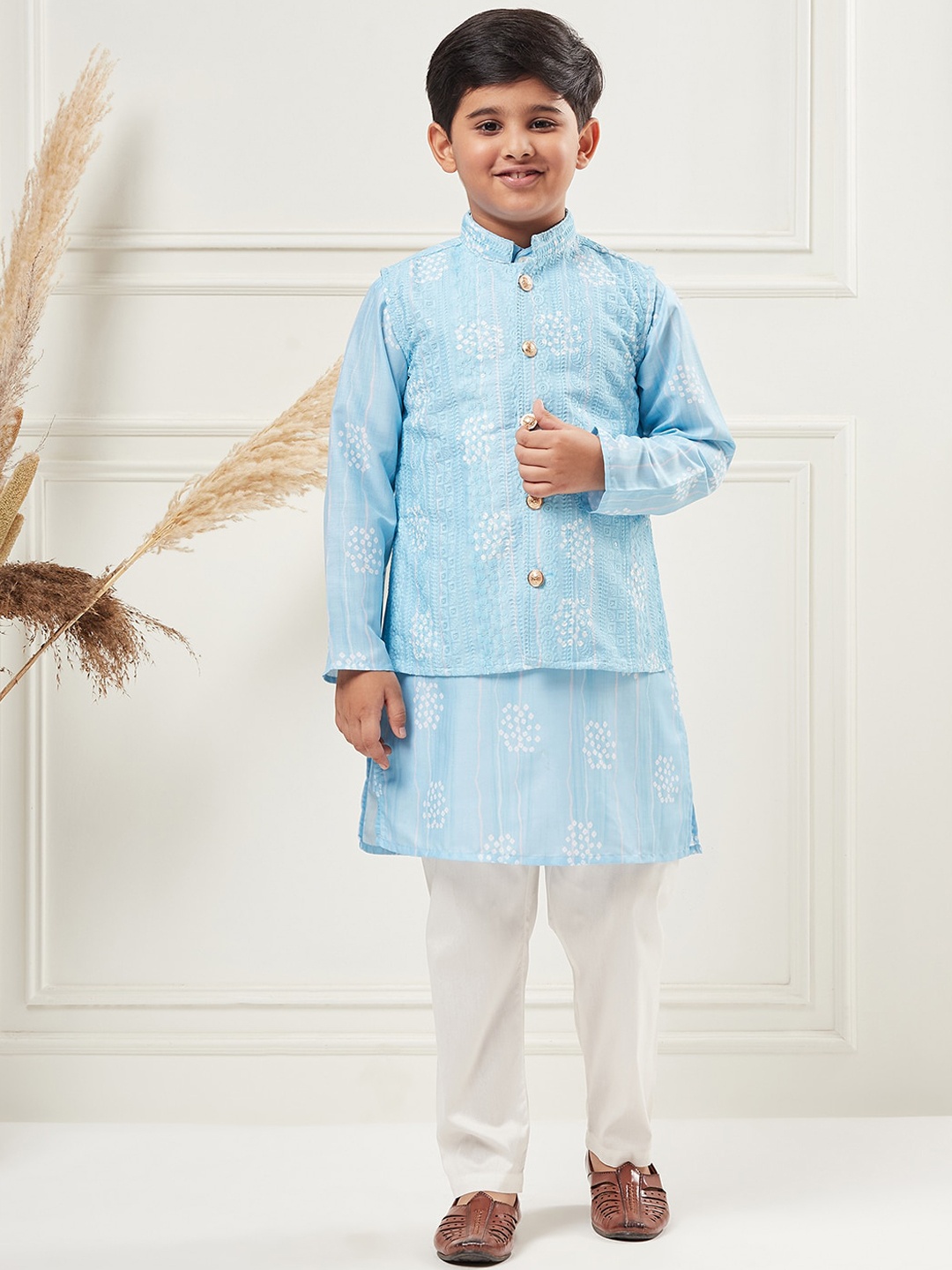 

Stylo Bug Boys Floral Printed Kurta With Pyjamas & Nehru Jacket, Blue