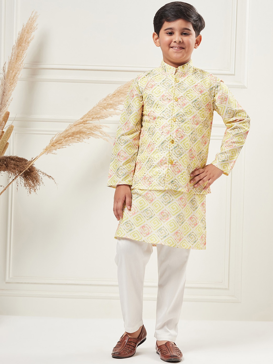 

Stylo Bug Boys Printed Regular Kurta with Pyjamas, Yellow