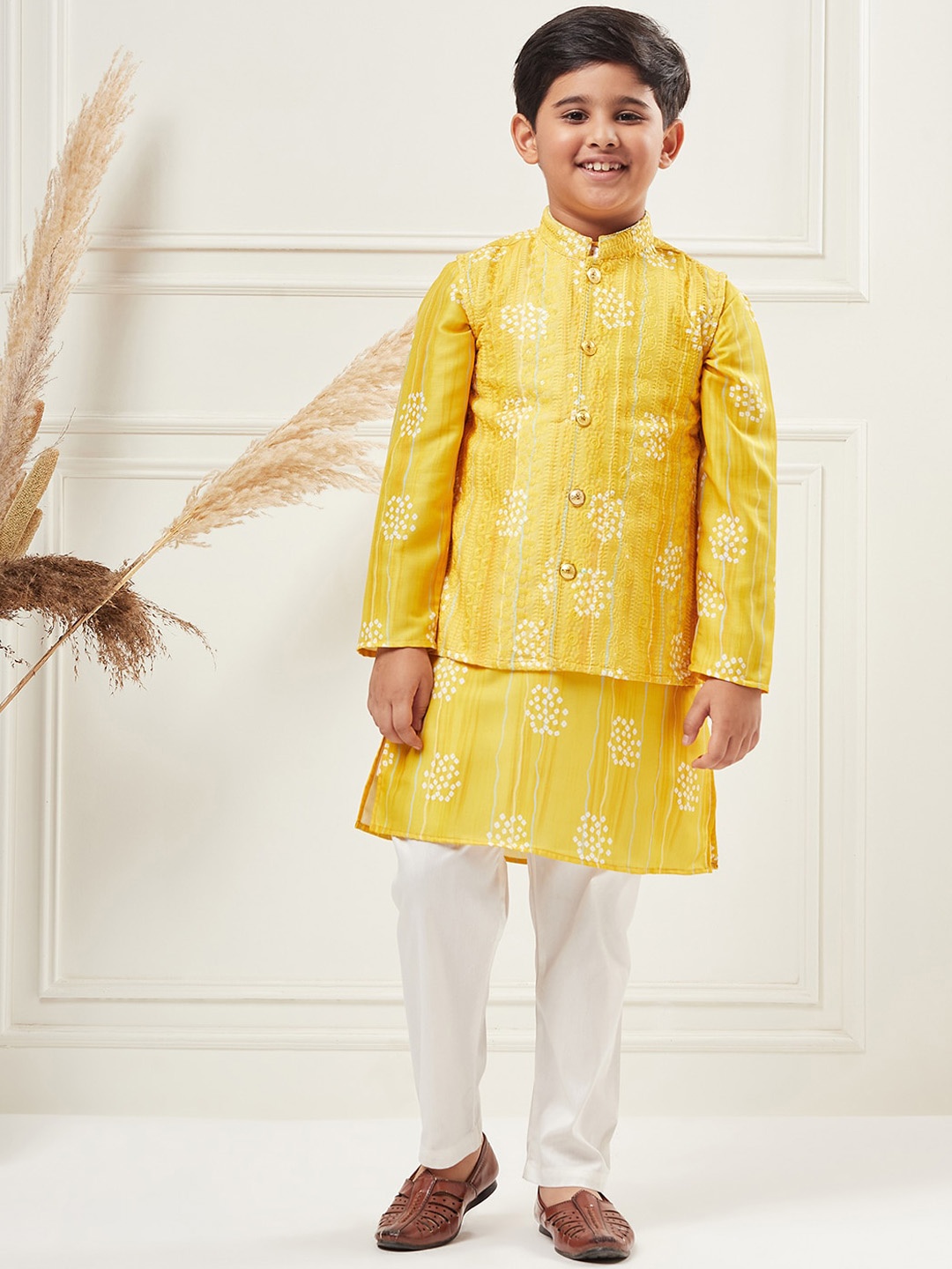 

Stylo Bug Boys Bandhani Printed Mandarin Collar Kurta With Pyjamas, Yellow
