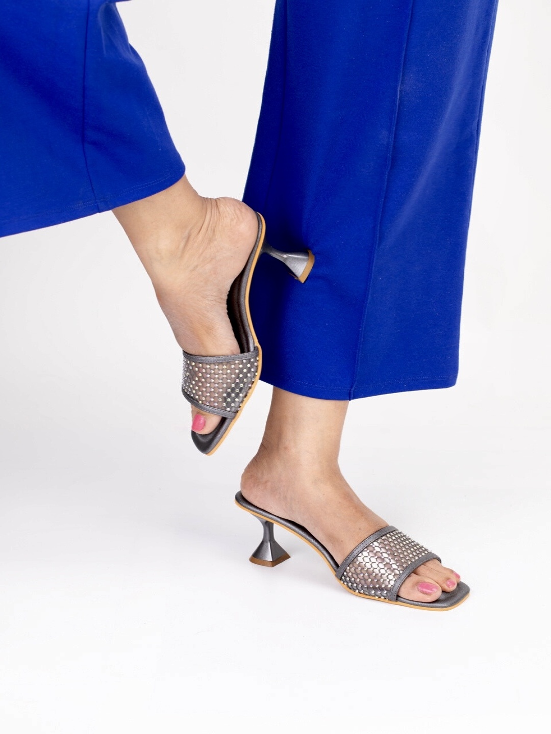 

TIC TAC TOE Embellished Block Heels, Grey