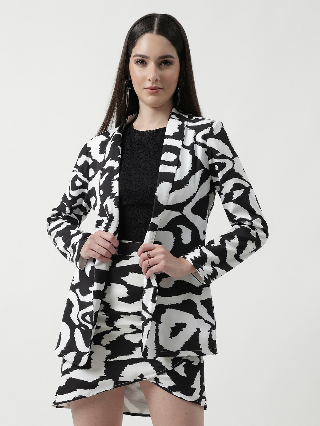 

Zima Leto Abstract Printed Long Sleeves Monochromatic Blazer & Skirt, Black