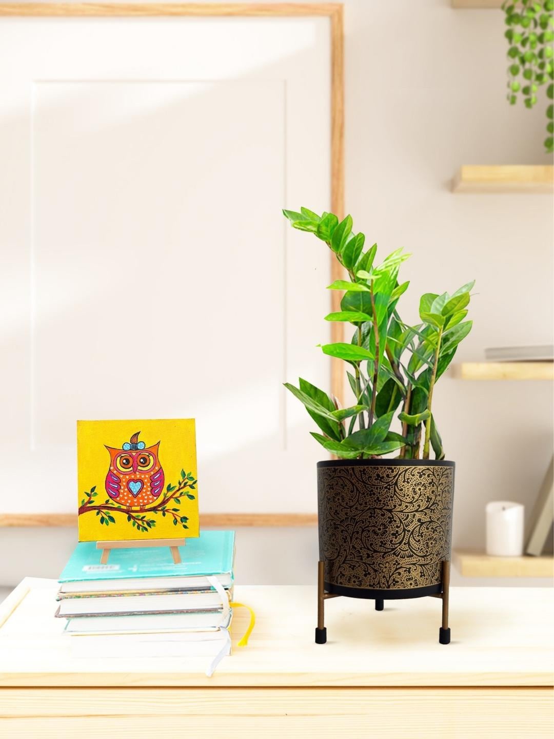 

ecofynd Black & Metallic-toned Metal Planter Pot With Stand