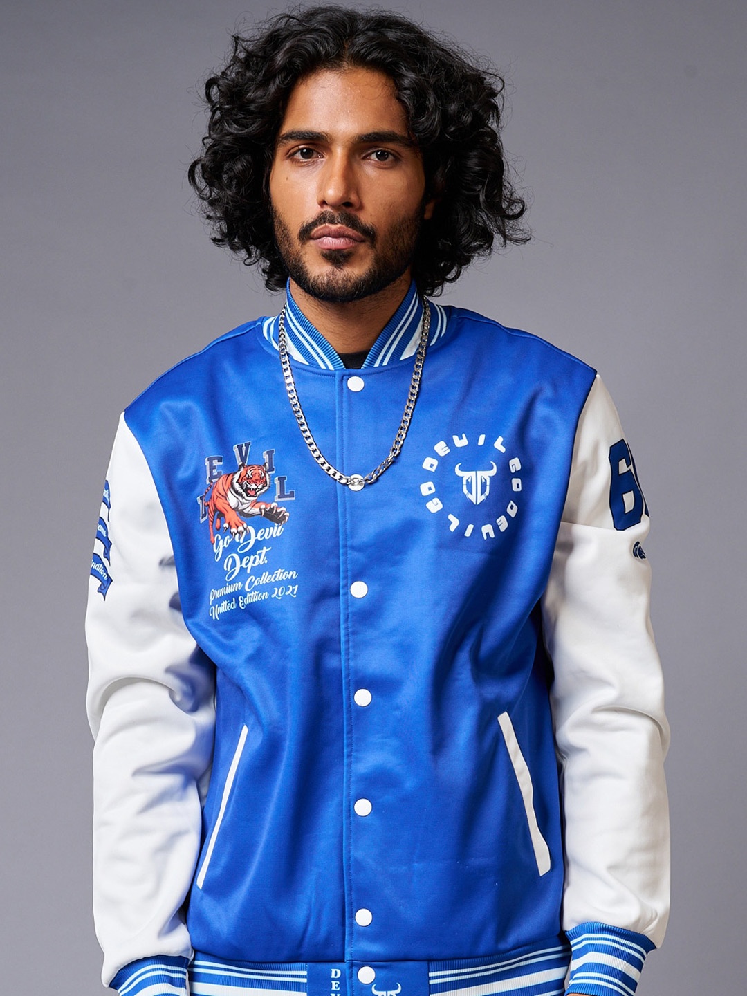 

GO DEVIL Colourblocked Stand Collar Varsity Jacket, Blue