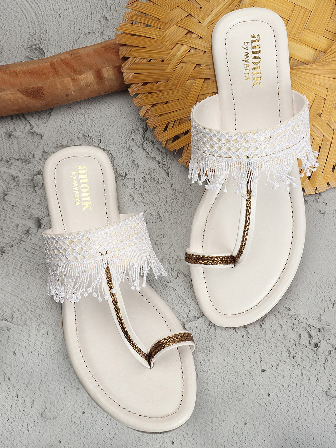 

Anouk White Textured Tasseled One Toe Flats