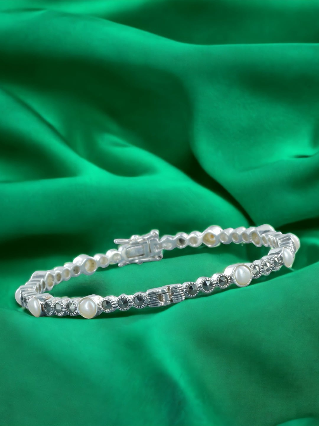 

Taraash 925 Sterling Silver Rhodium-Plated Beaded Bangle