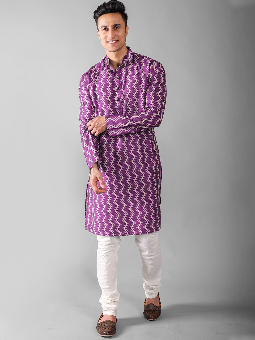 

VESHAM Geomtric Printed Regular Kurta with Churidar, Burgundy