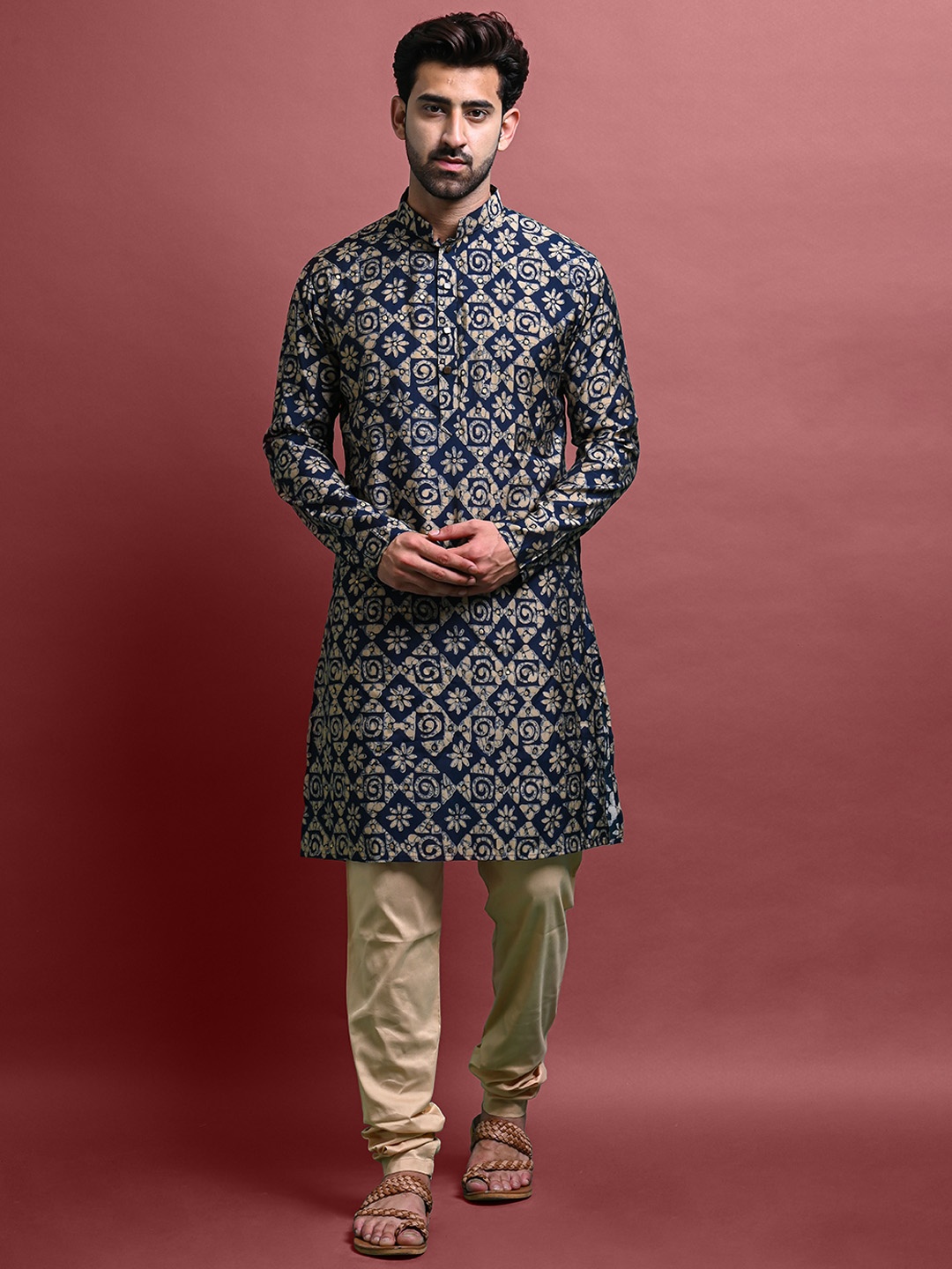 

VESHAM Ethnic Motifs Printed Regular Kurta With Churidar, Navy blue