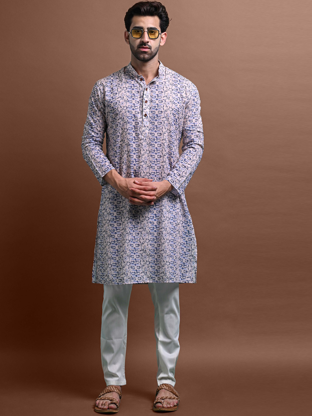 

VESHAM Paisley Printed Mandarin Collar Straight Kurta With Pyjamas, Beige