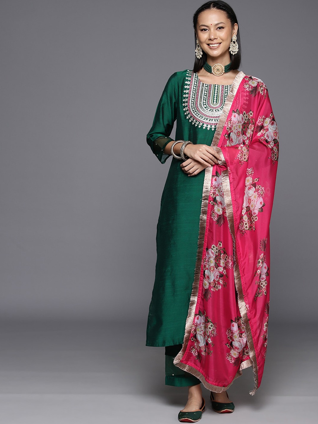 

Varanga Ethnic Motifs Yoke Design Sequinned Kurta & Trousers & With Dupatta, Green