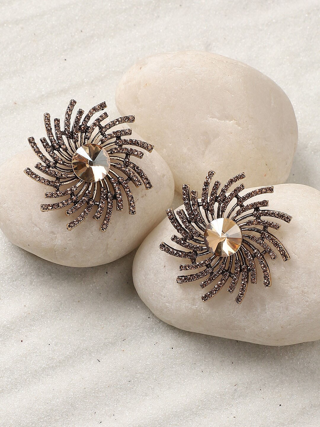 

SOHI Gold-Plated Contemporary Studs Earrings