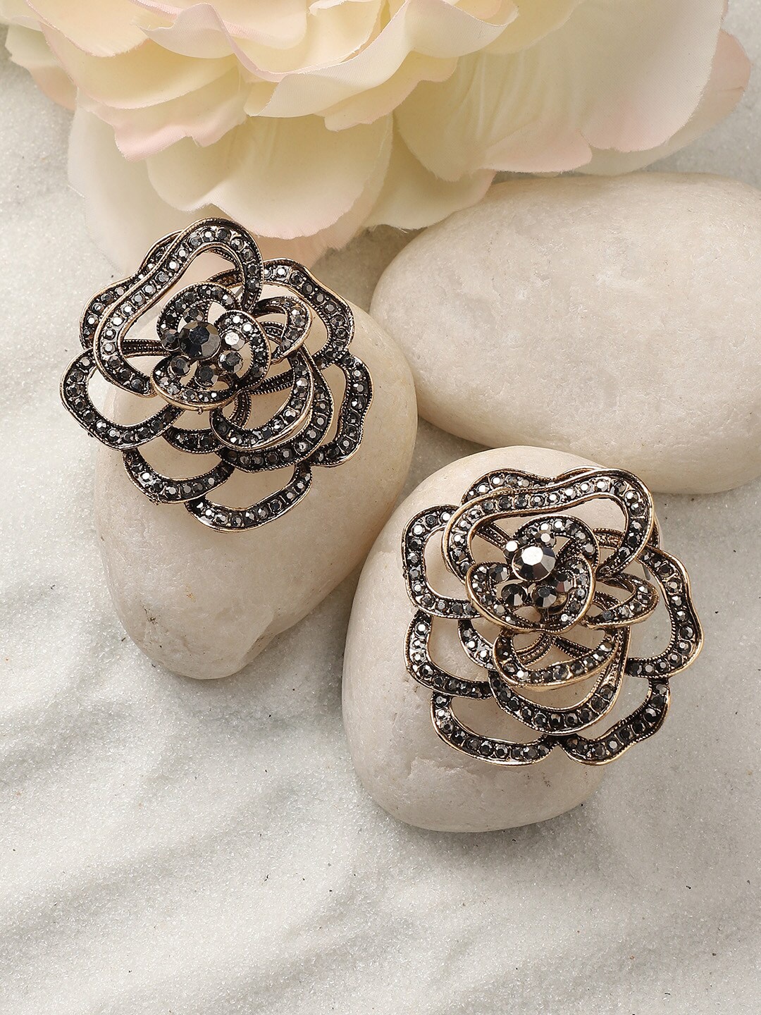 

SOHI Gold-Plated Stone-Studded Floral-Shaped Studs Earrings