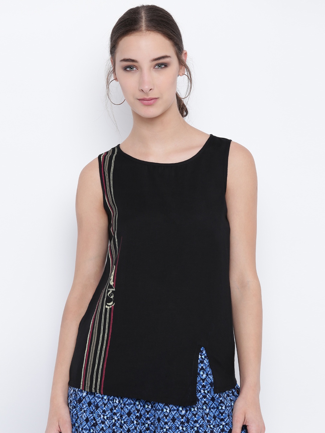 

Bronz Women Black Solid Top