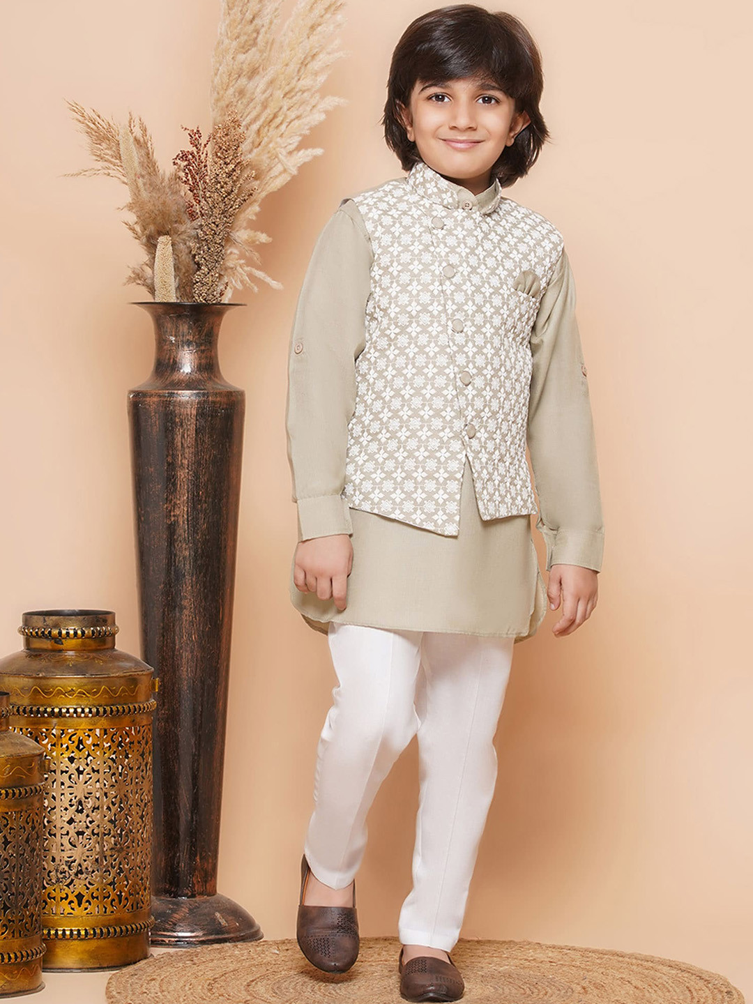 

Aj DEZInES Boys Band Collar Pure Cotton Straight Kurta With Trousers & Nehru jacket, Green