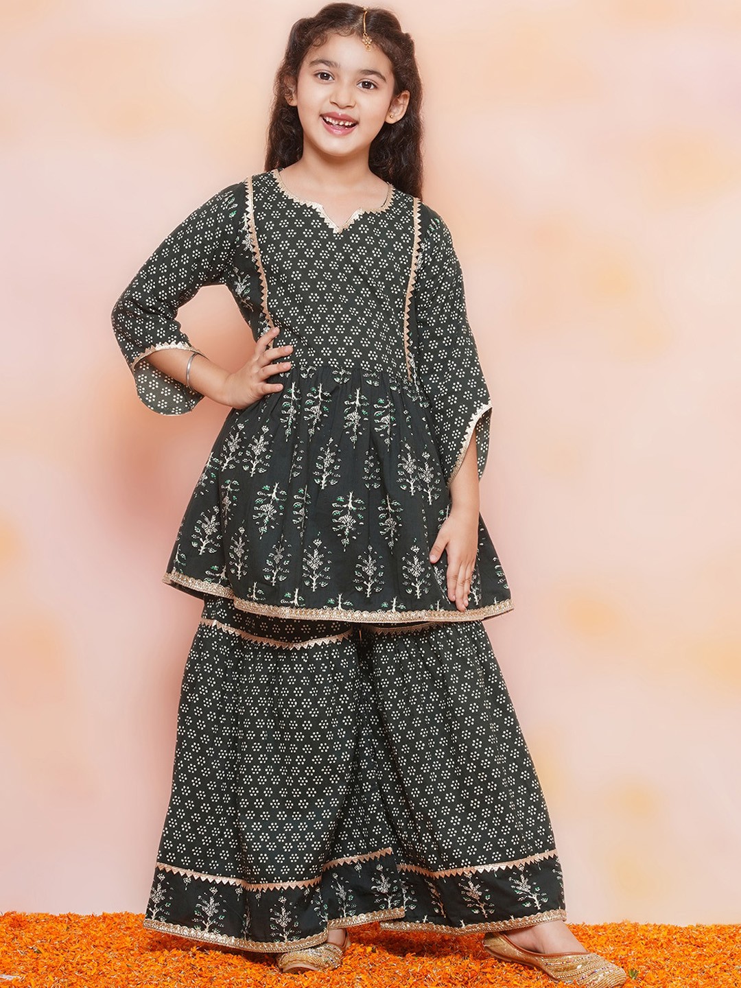 

Aj DEZInES Girls Ethnic Motifs Printed A-Line Pure Cotton Kurta with Sharara, Green