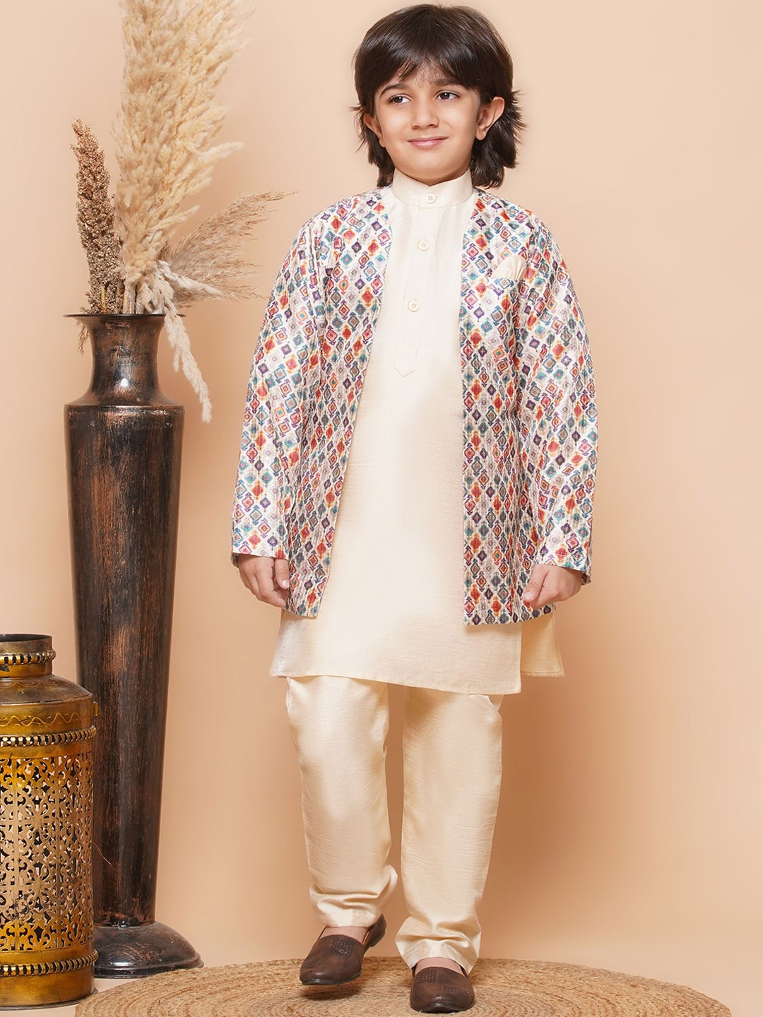 

Aj DEZInES Boys Ethnic Motifs Printed Raw Silk Kurta With Trousers, Beige