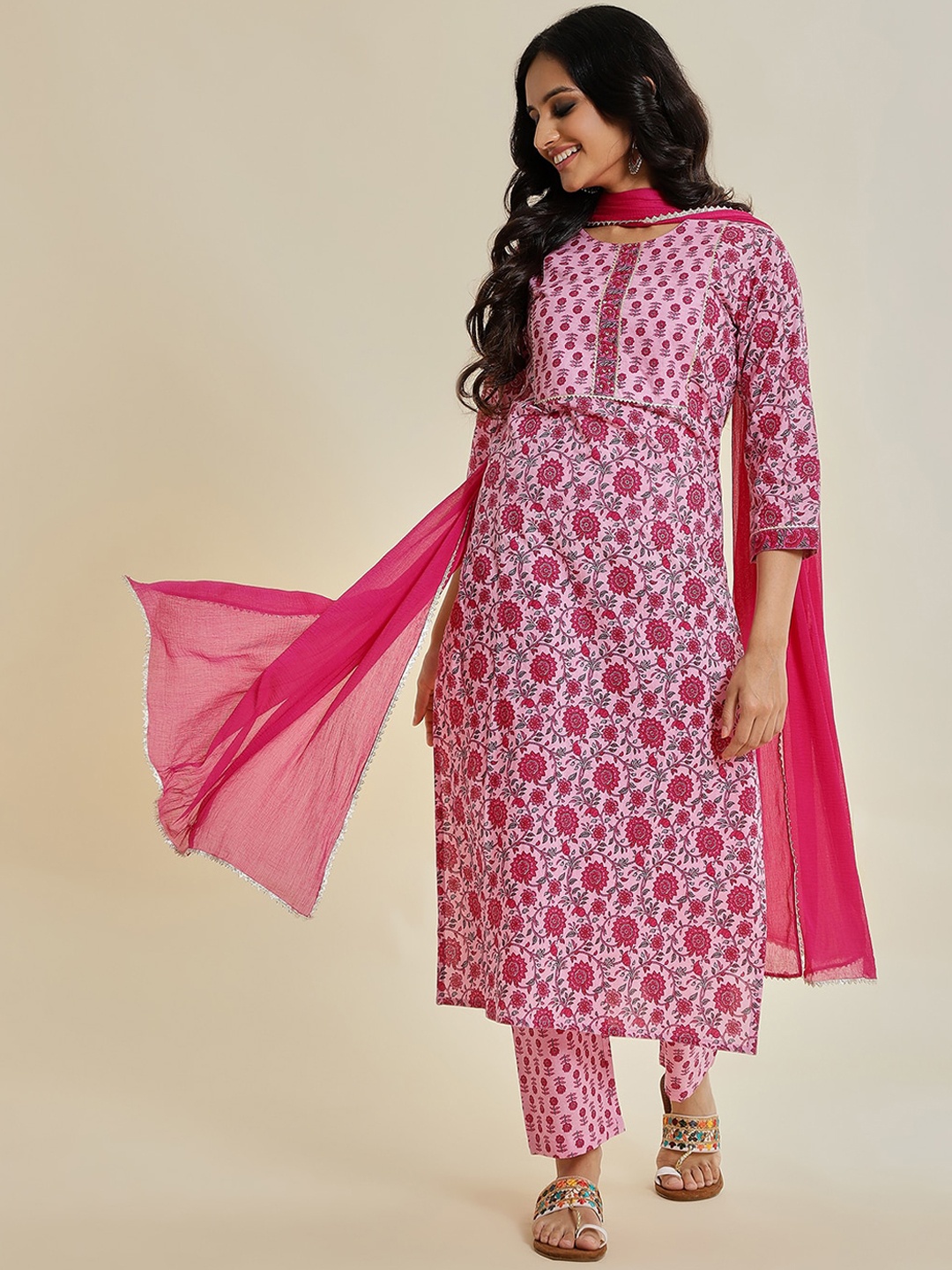 

Varanga Floral Printed Regular Kurta with Trousers & With Dupatta, Pink