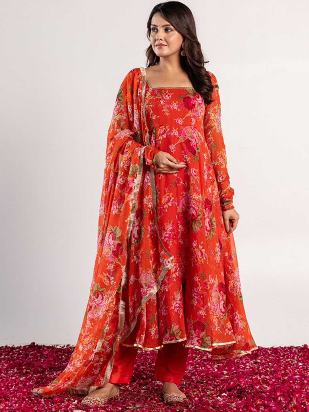 

OneWe Floral Printed Silk Chiffon Anarkali Kurta with Trousers & With Dupatta, Red