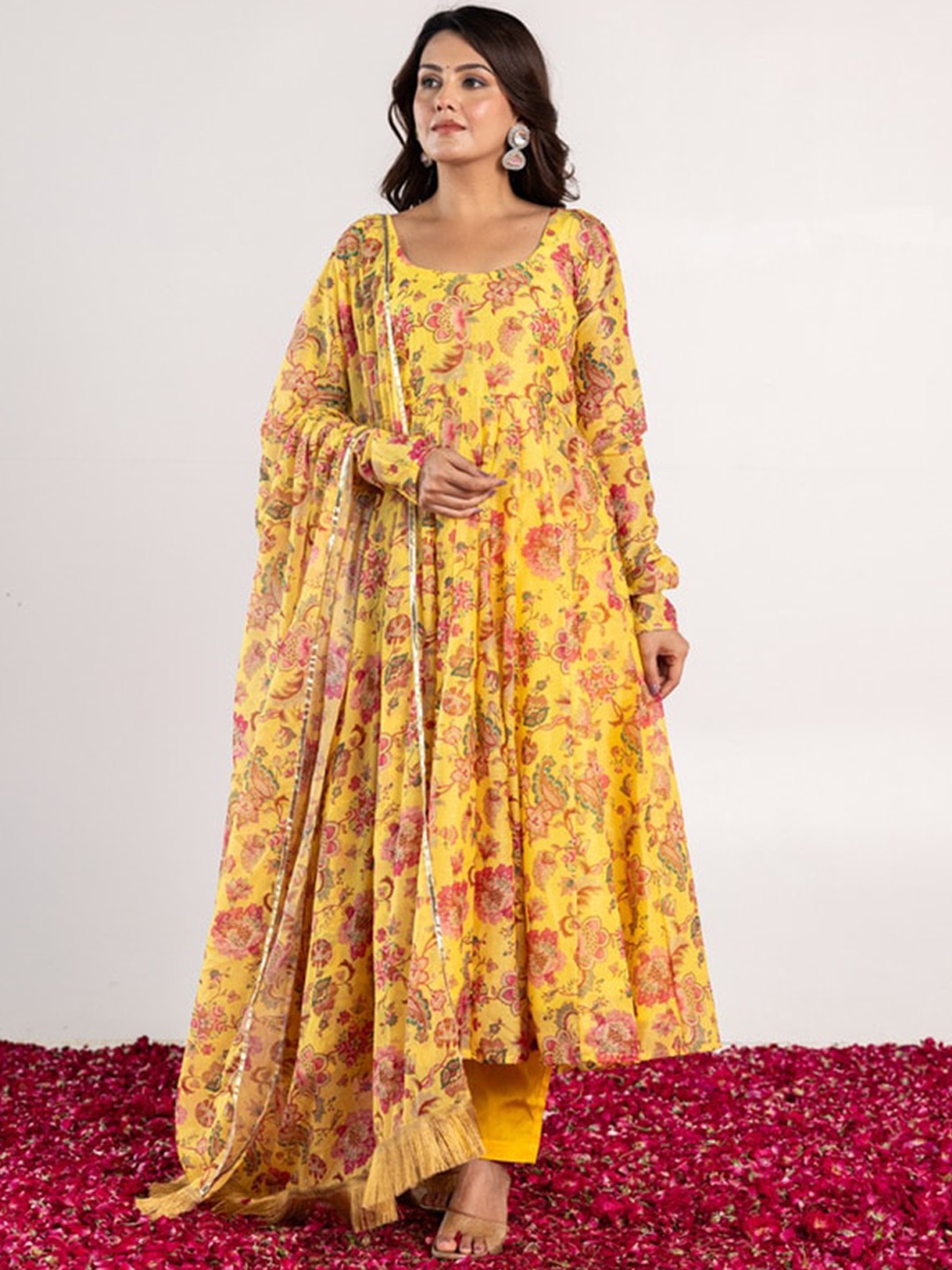 

OneWe Floral Printed Regular Chanderi Silk Kurta With Trousers & Dupatta, Yellow