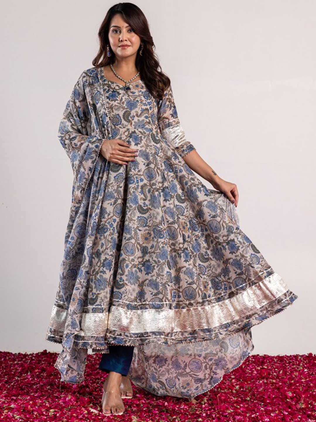

OneWe Ethnic Motifs Printed Regular Kurta With Trousers & Dupatta, Beige