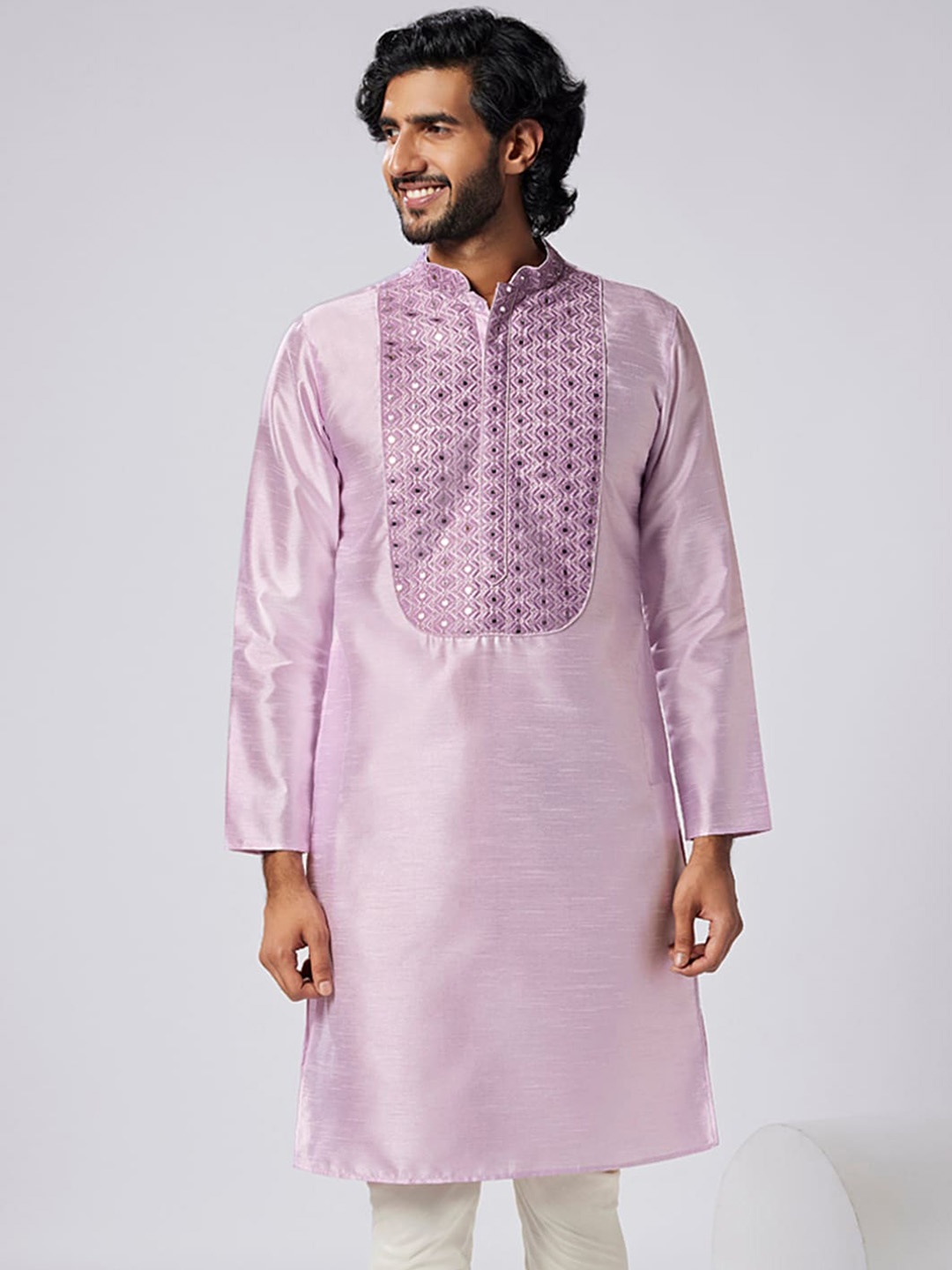 

KISAH Geometric Yoke Design Thread Work Straight Kurta, Lavender
