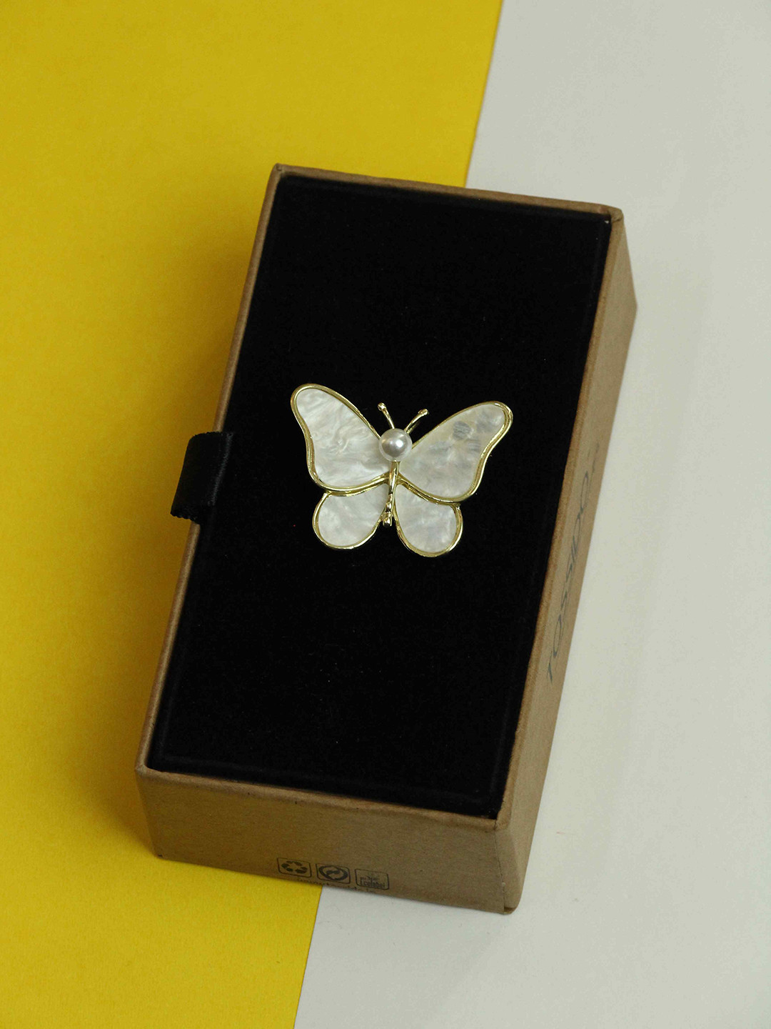 

Tossido Lapel Pin Butterfly Brooch, White