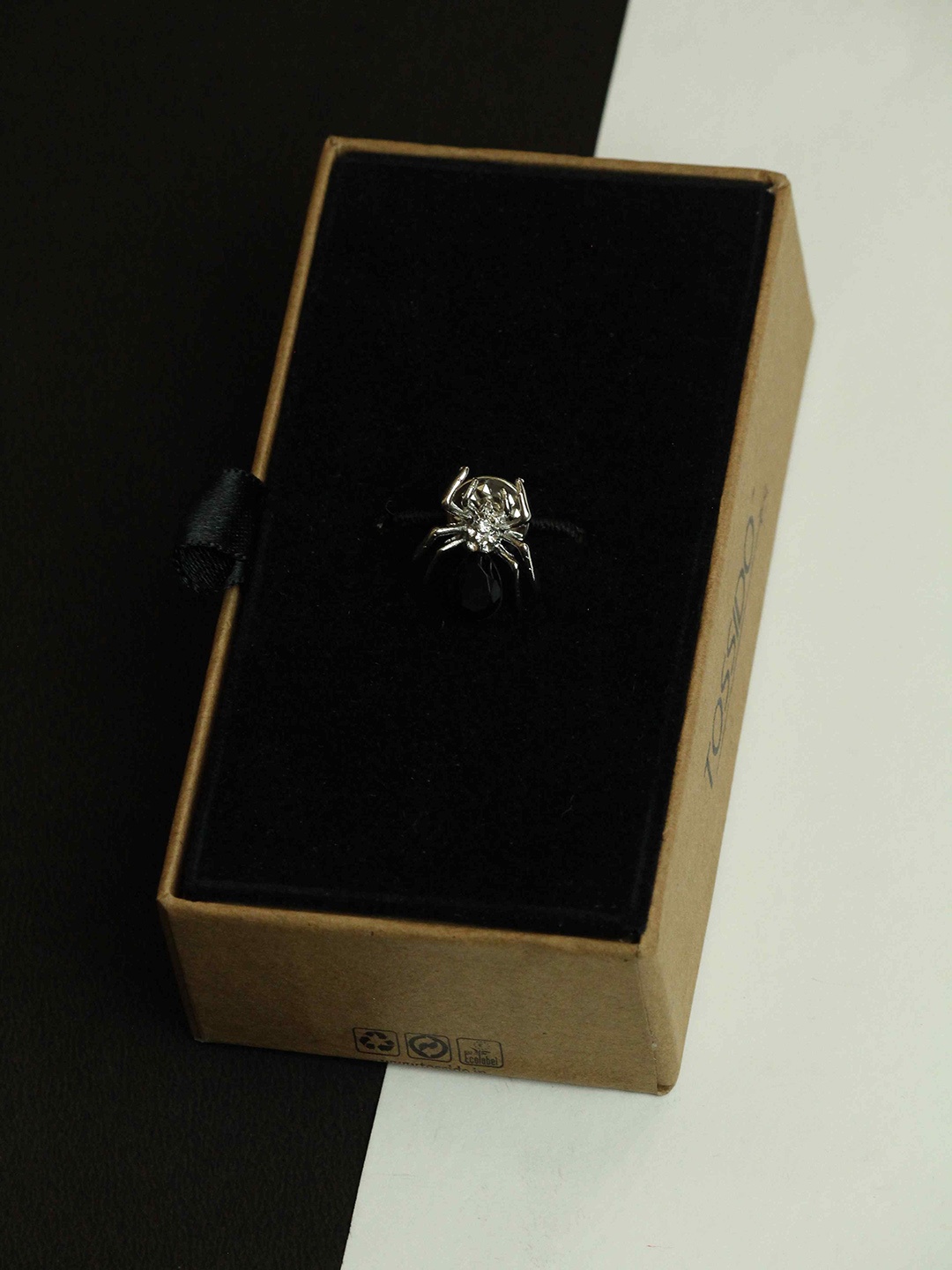 

Tossido Lapel Pin Spider Brooch, Black