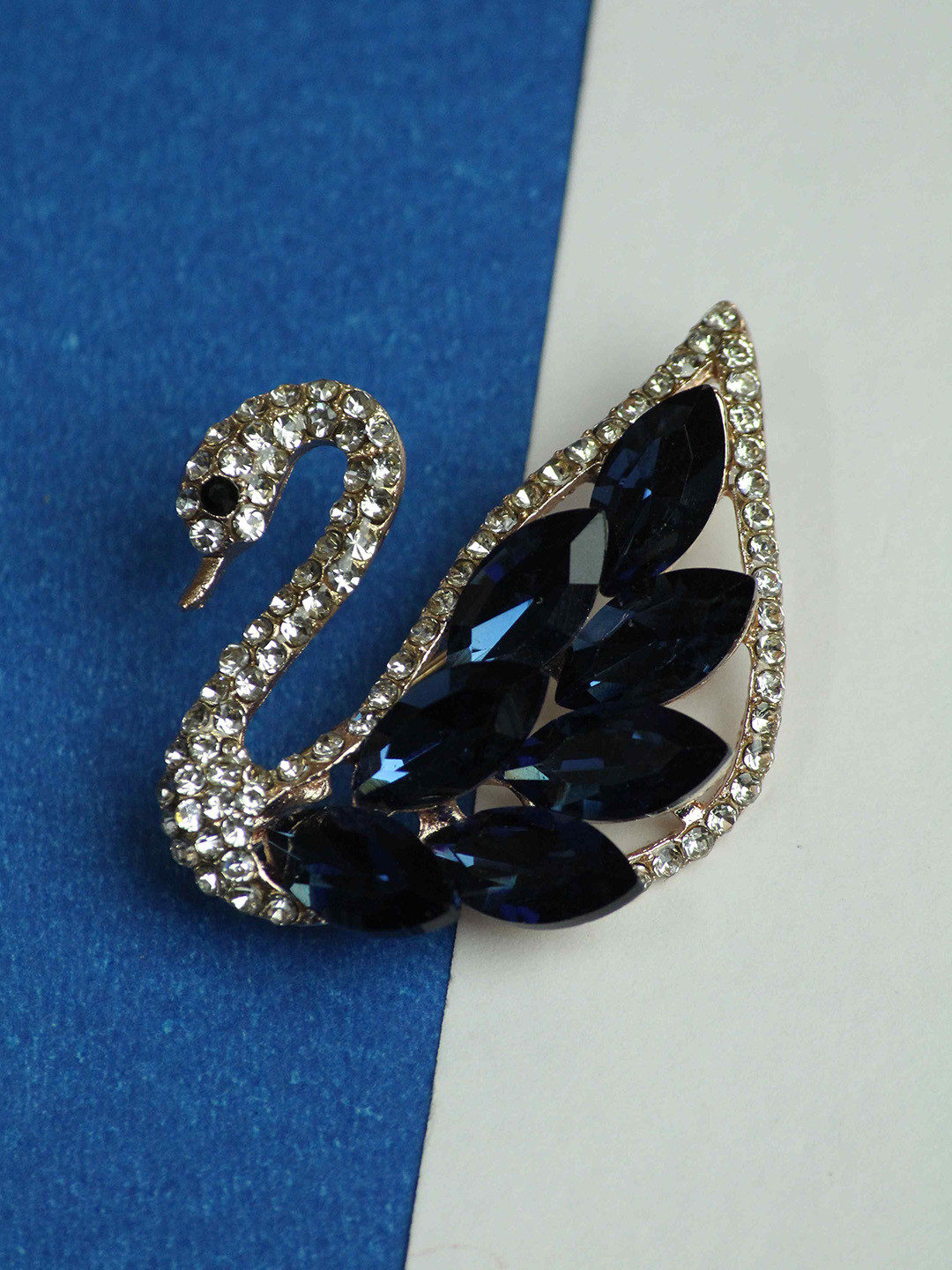 

Tossido Blue Swan Brooch