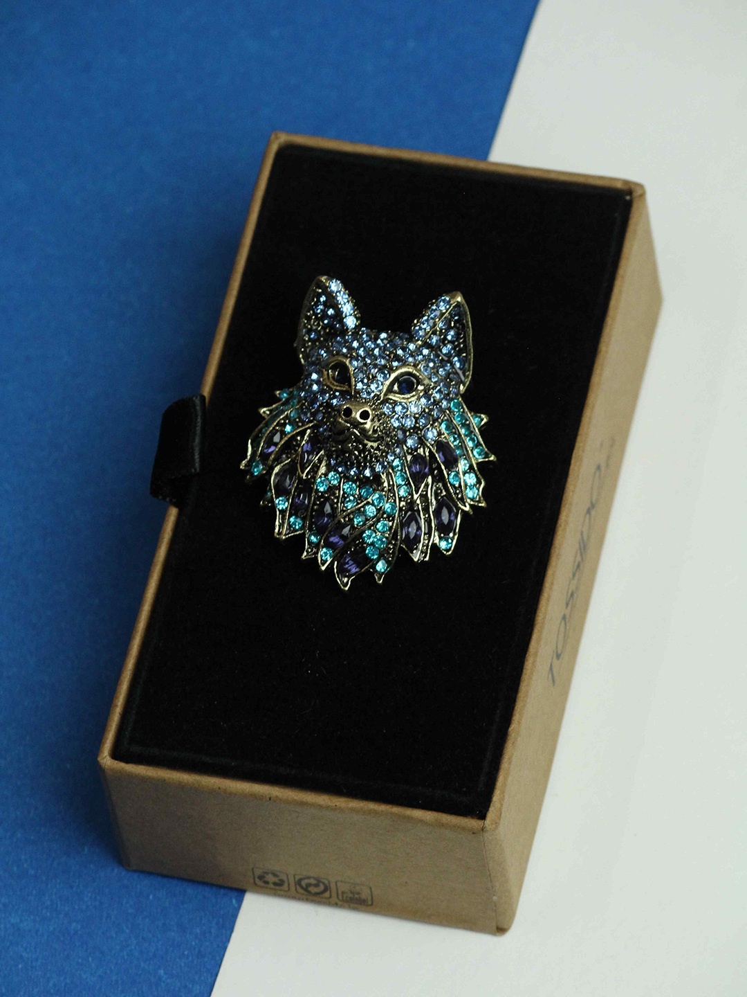 

Tossido Wolf Brooch, Blue