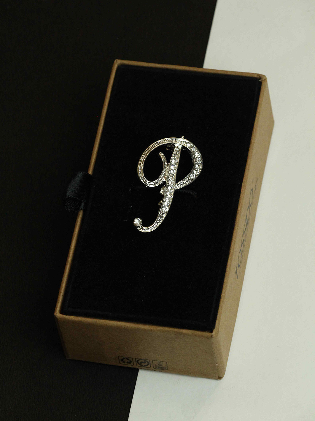 

Tossido Alphabet P Brooch, Silver