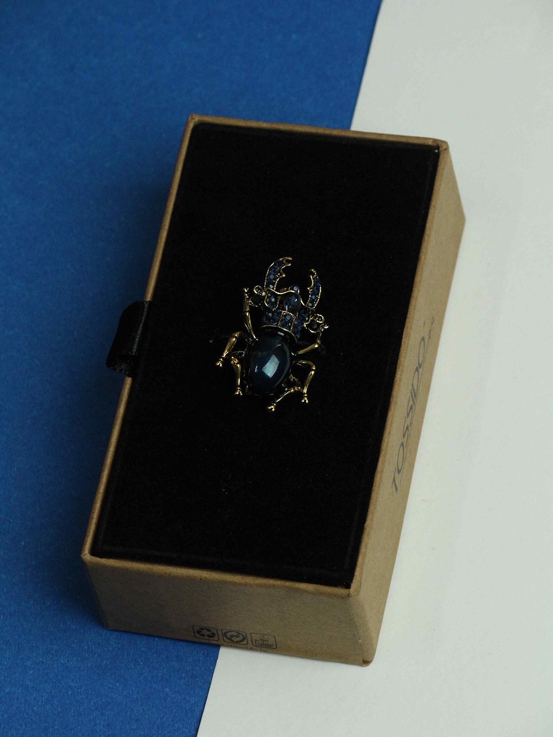 

Tossido Men Stone-Studded Beetle-Design Brooch, Gold