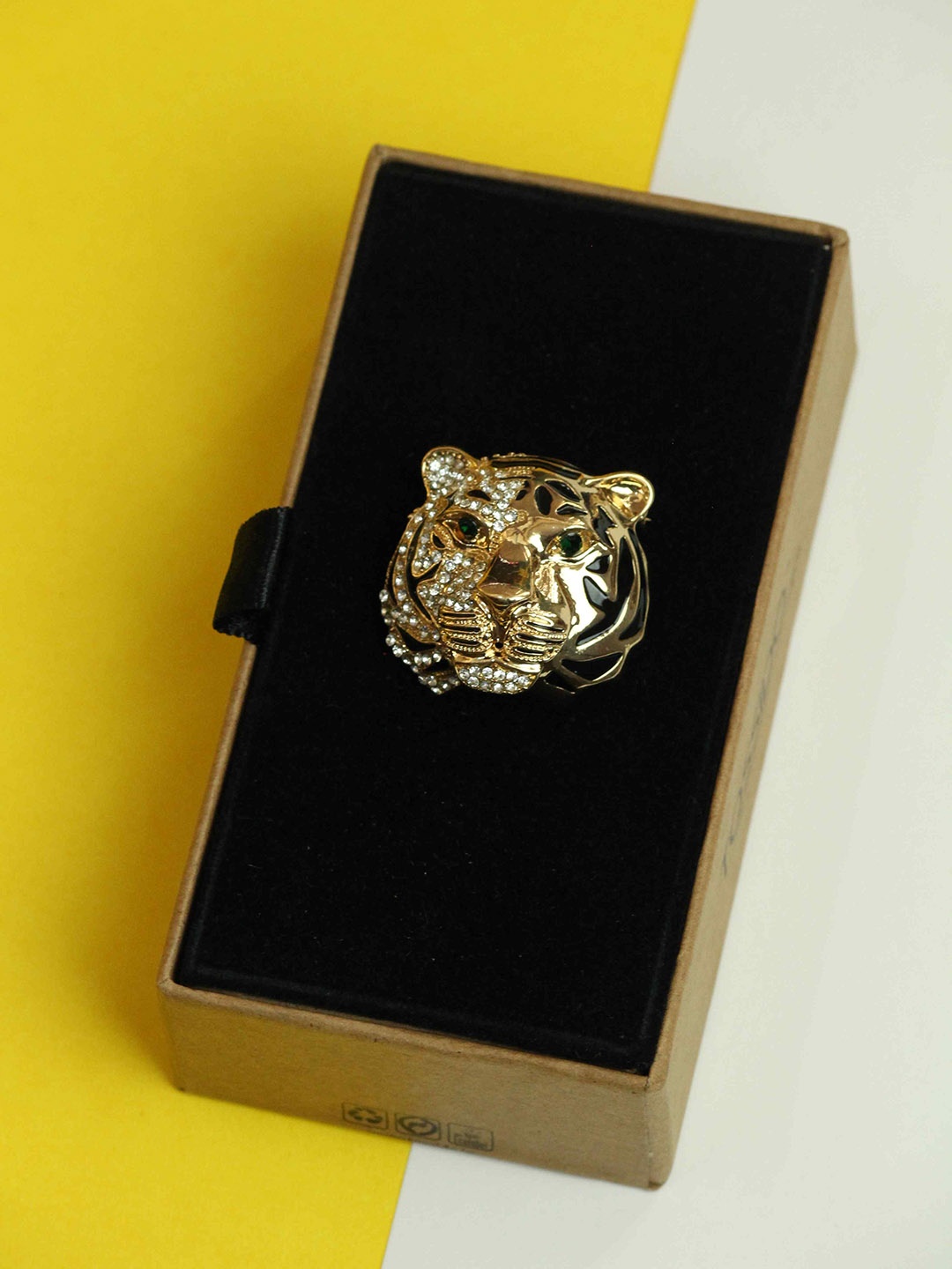 

Tossido Golden Tiger Brooch, Gold