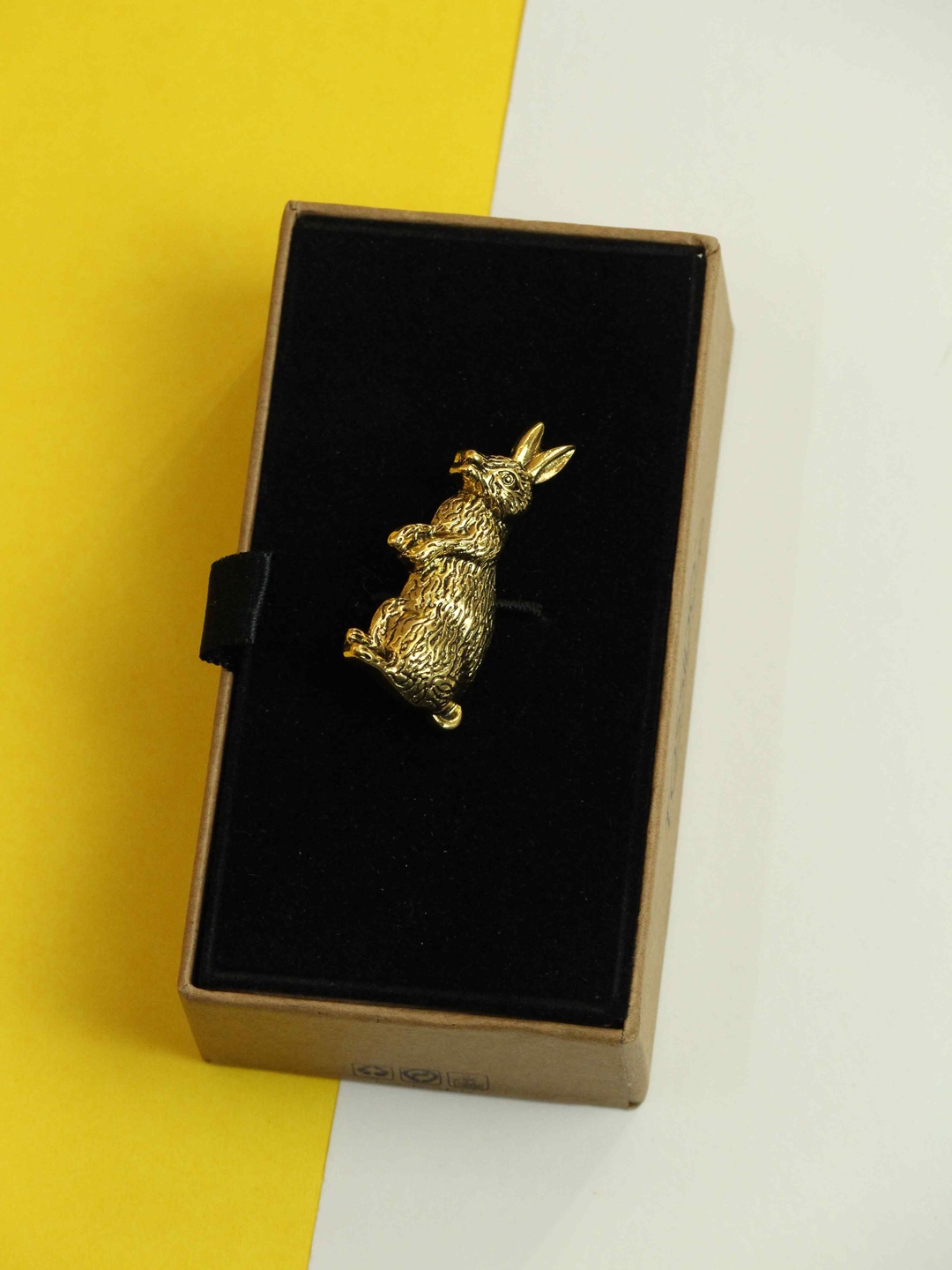 

Tossido Men Kangaroo Charm Brooch, Gold