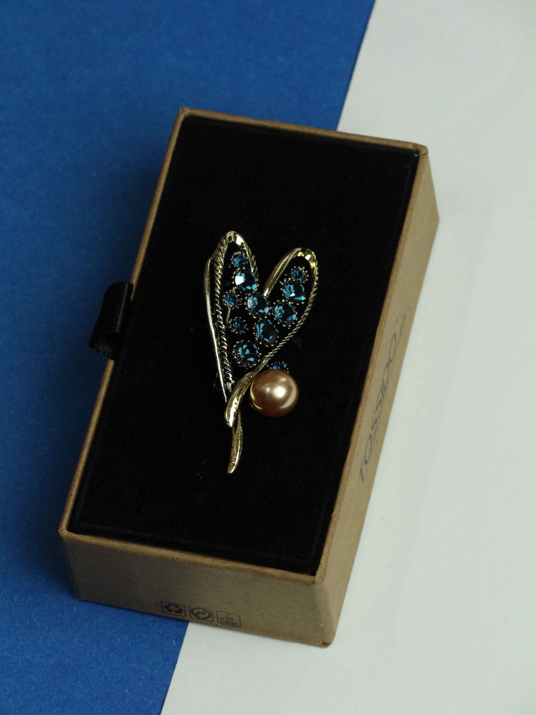 

Tossido Men Heart Charm Stone Studded Brooch, Gold